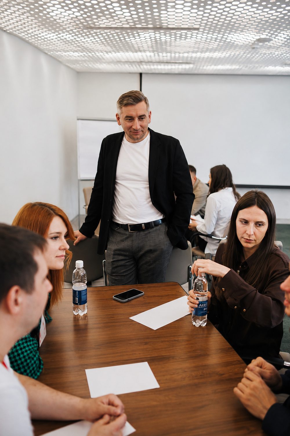 Столы работают одновременно: у каждого своя договорённость